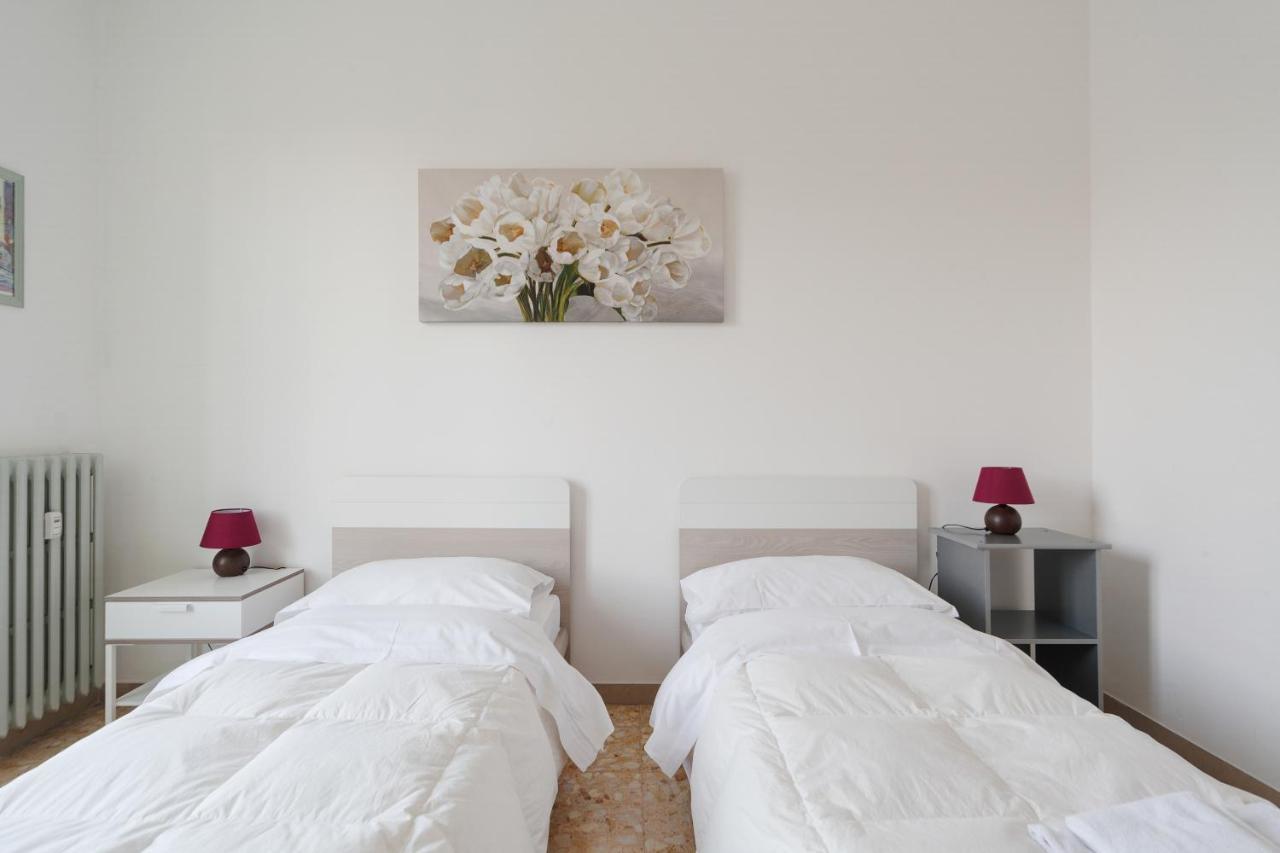 Bright&Cozy C5 Fiera Apartment Болонья Экстерьер фото